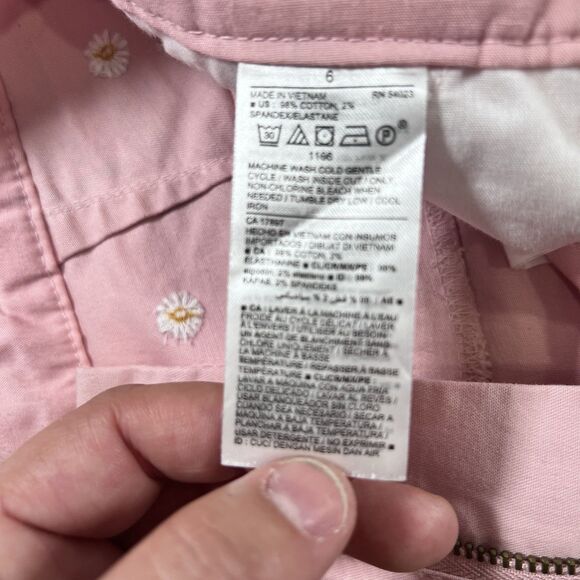 Old Navy Shorts Pink with White Daisies Women's Size 32 Waist Coquette Barbie - Picture 10 of 10
